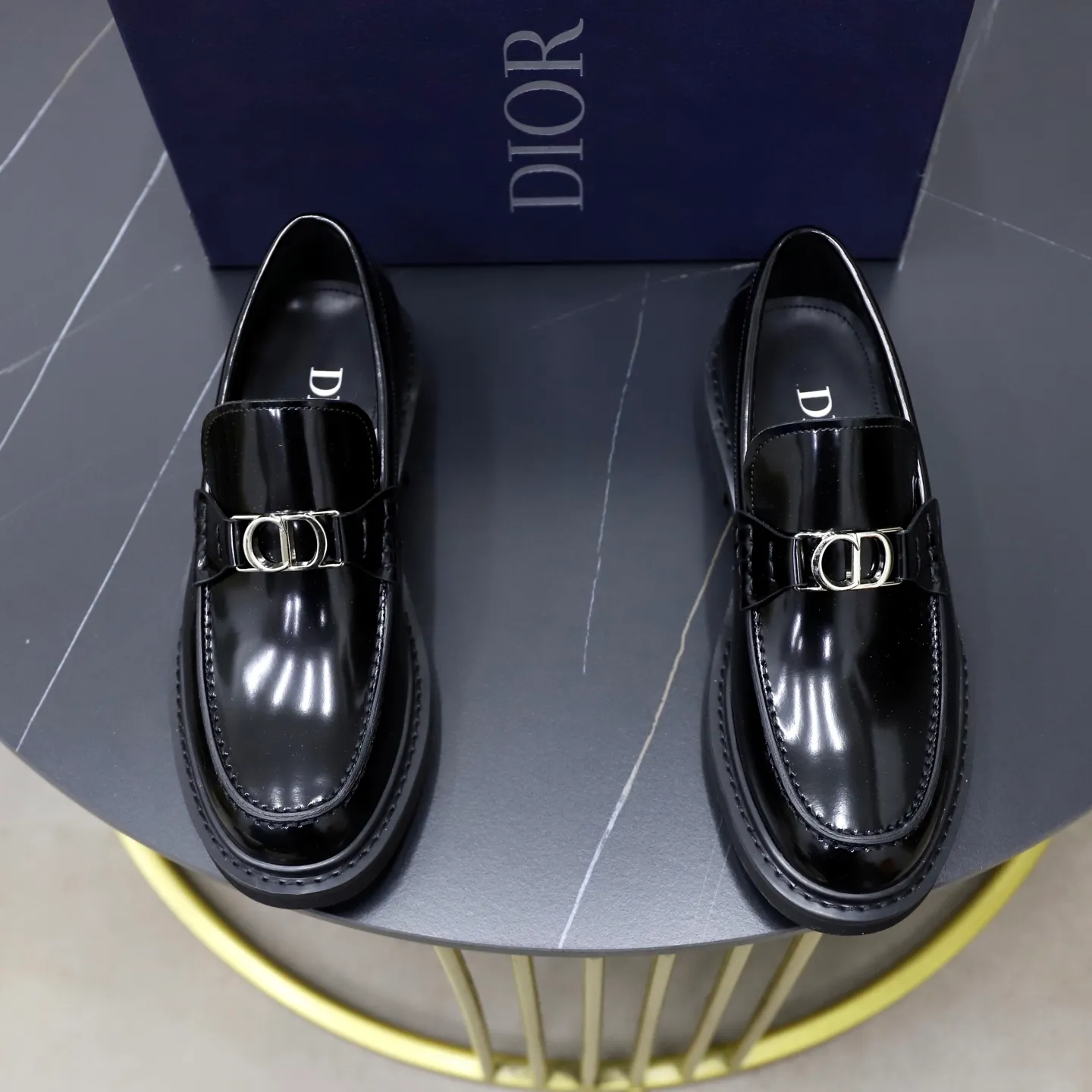 Factory price: 640💰Top original order Brand: Dior DIOR Standard code: Men's size 39-44 (38/45/can be customized) Grade: Same style as the official website Original order quality Material: Original cowhide Water-dyed cowhide lining Original distinguished outsole Style category: Men's fashionable casual leather shoes Distinguished big-name luxury elements top luxury Color: Color of the actual picture